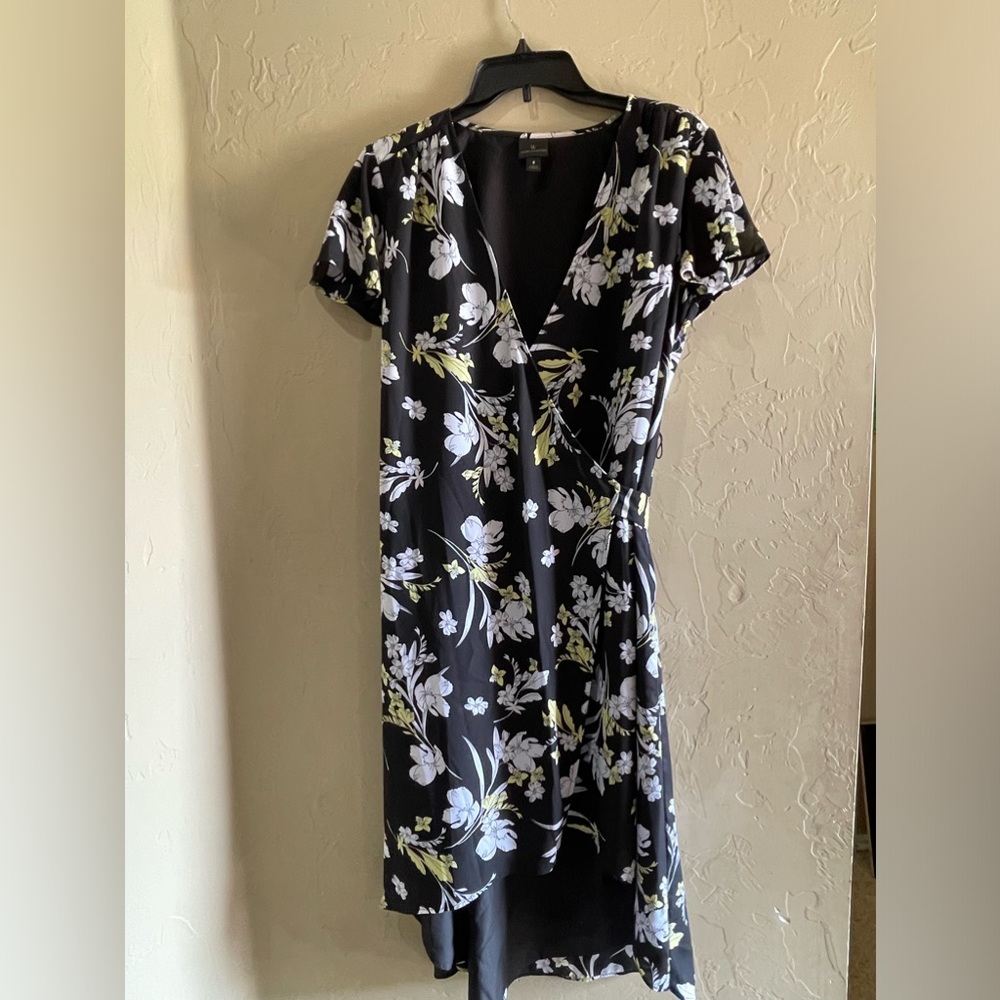 Lady’s nice wrap around dress 👗